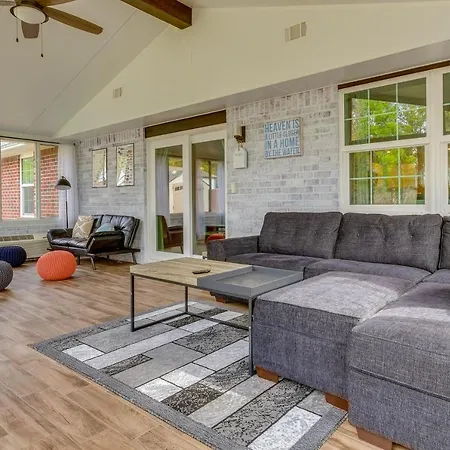 Sunny Pensacola Home With Fire Pit And Gas Grill!